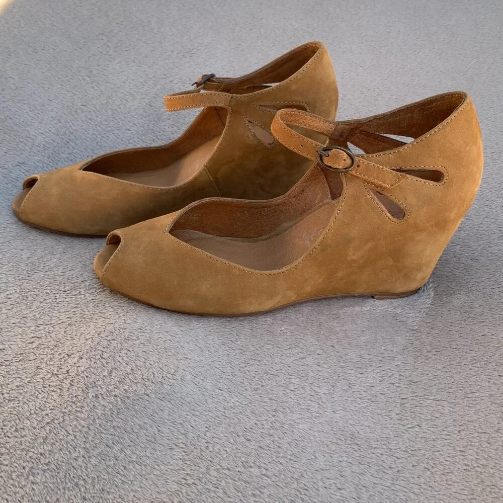 Jeffrey Campbell Regina Hanava Suede Peep Toe Hidden Wedges Sz8